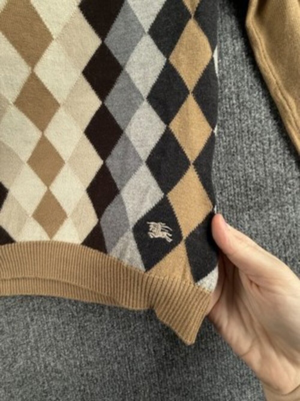 Burberry 42 Wool Logo Pullover V-Neck Long Sleeve Sweater Beige Gray Preppy Knit - Picture 11 of 16